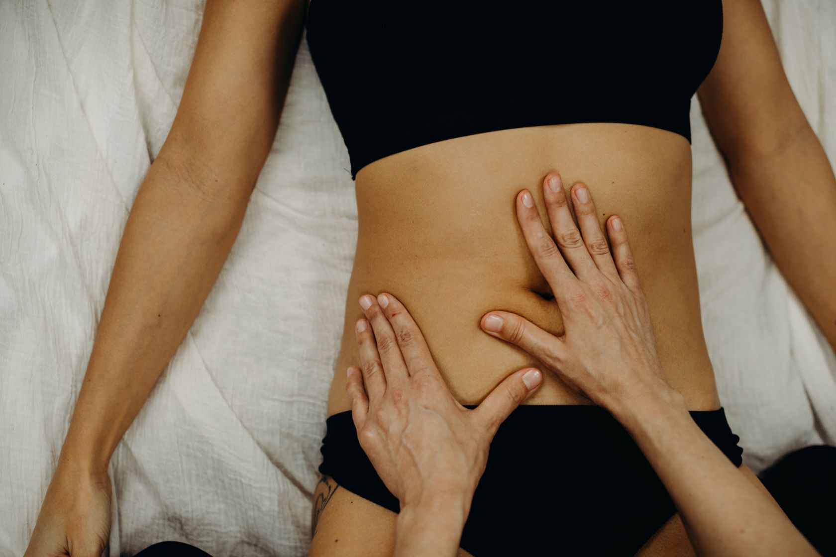 Hands resting on a belly. Sexological bodywork.